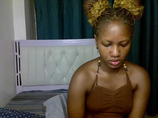 Prettyluxe live cam on BongaCams
