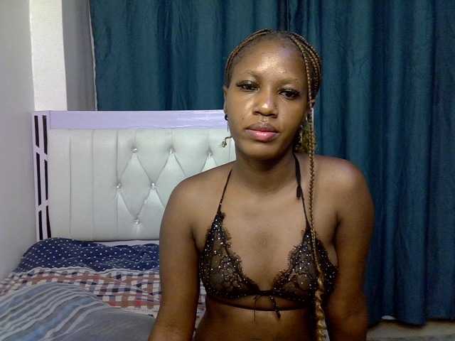 Prettyluxe live cam on BongaCams