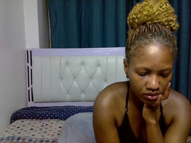 Prettyluxe live cam on BongaCams