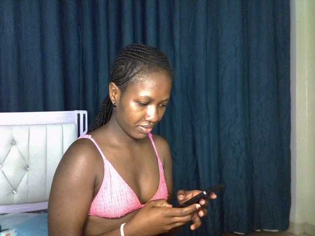 Prettyluxe live cam on BongaCams