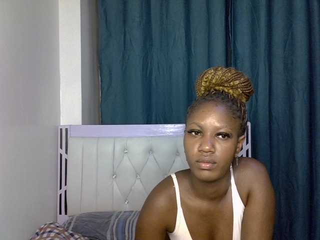 Prettyluxe live cam on BongaCams
