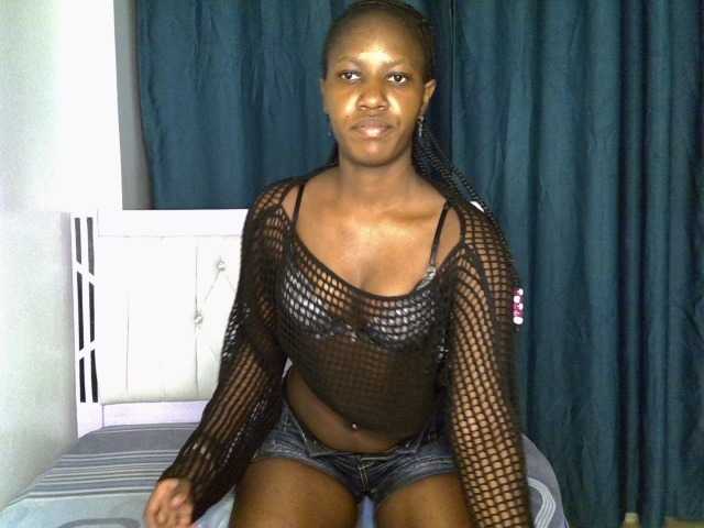 Prettyluxe live cam on BongaCams