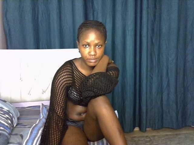 Prettyluxe live cam on BongaCams
