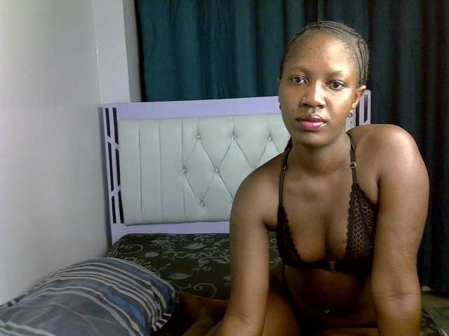 Prettyluxe live cam on BongaCams