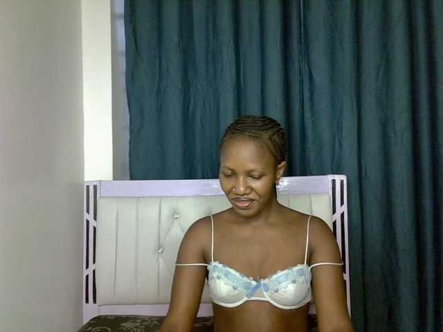 Prettyluxe live cam on BongaCams