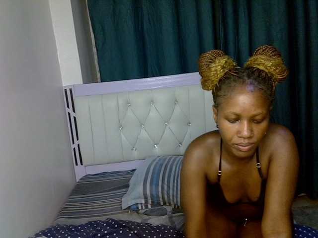 Prettyluxe live cam on BongaCams