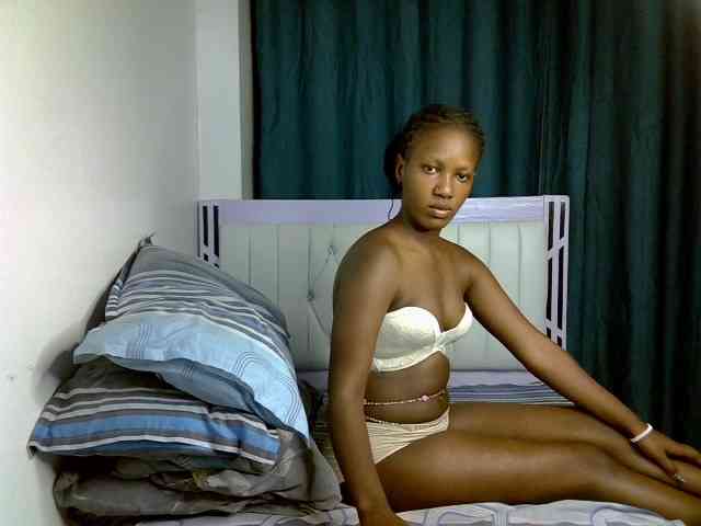 Prettyluxe Live Webcam on BongaCams