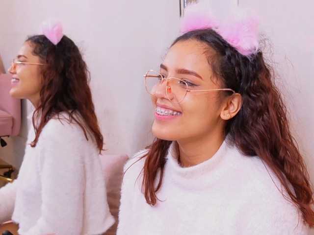 AmyScott live cam on BongaCams