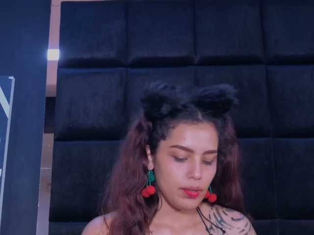 AmyScott live cam on BongaCams