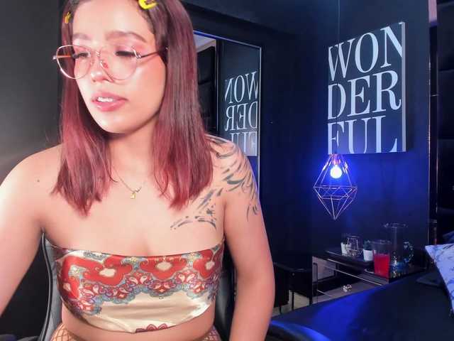 AmyScott live cam on BongaCams