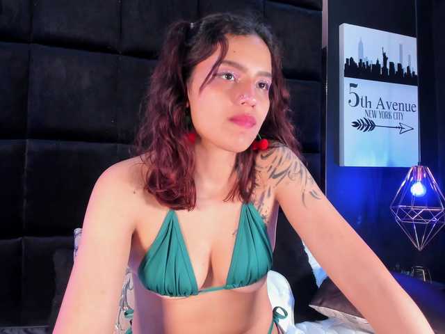 AmyScott live cam on BongaCams
