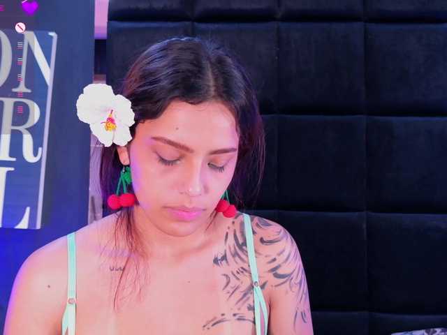 AmyScott live cam on BongaCams
