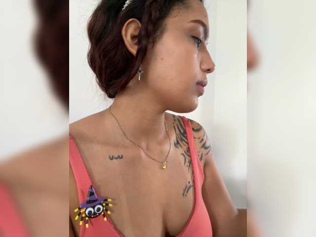 AmyScott live cam on BongaCams