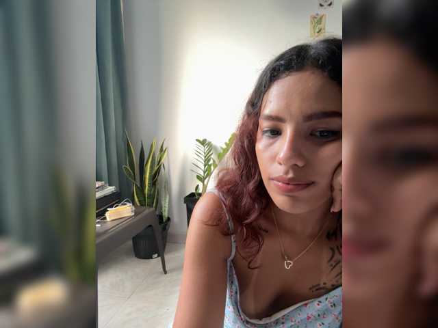 AmyScott live cam on BongaCams