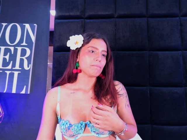 AmyScott live cam on BongaCams