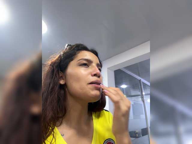 AmyScott live cam on BongaCams