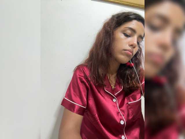 AmyScott live cam on BongaCams