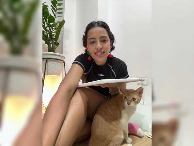 AmyScott live cam on BongaCams