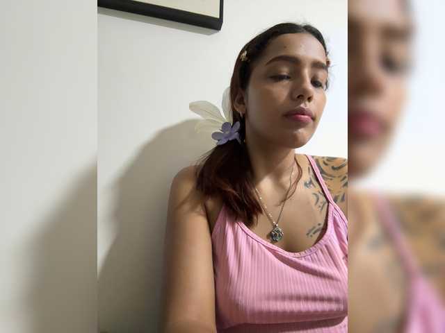 AmyScott live cam on BongaCams