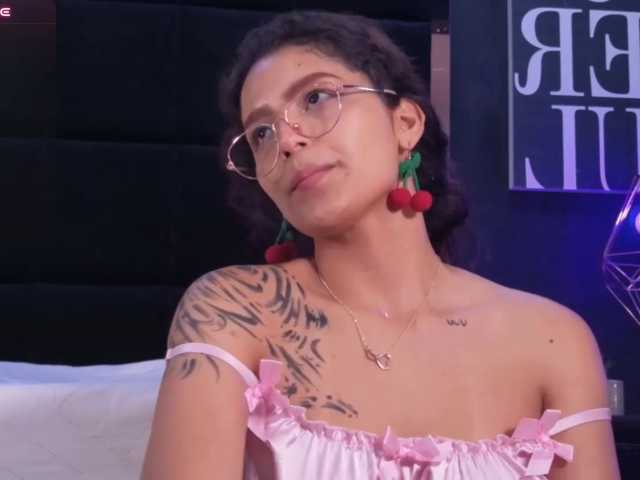 AmyScott live cam on BongaCams