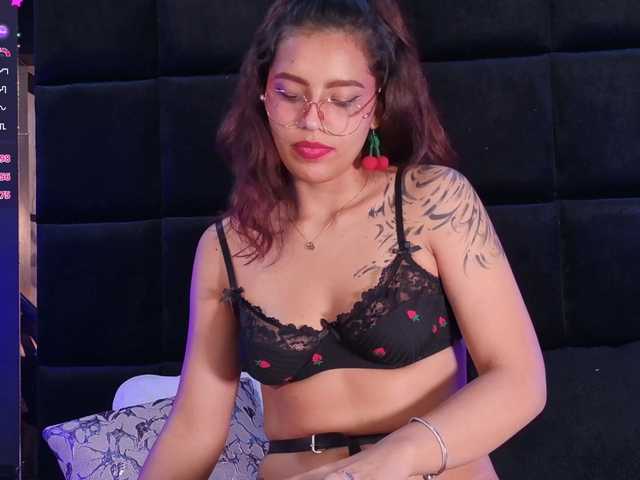 AmyScott live cam on BongaCams