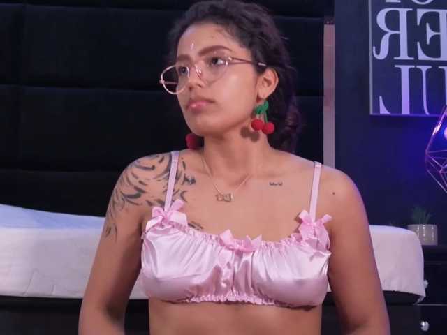 AmyScott live cam on BongaCams