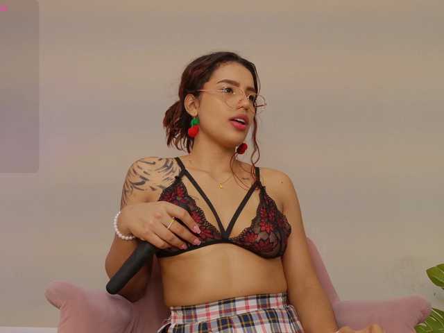 AmyScott live cam on BongaCams