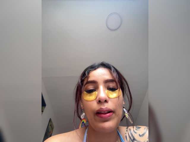 AmyScott live cam on BongaCams