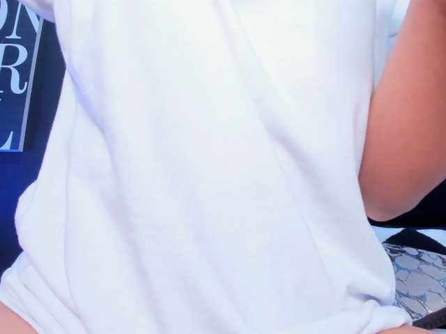 AmyScott live cam on BongaCams