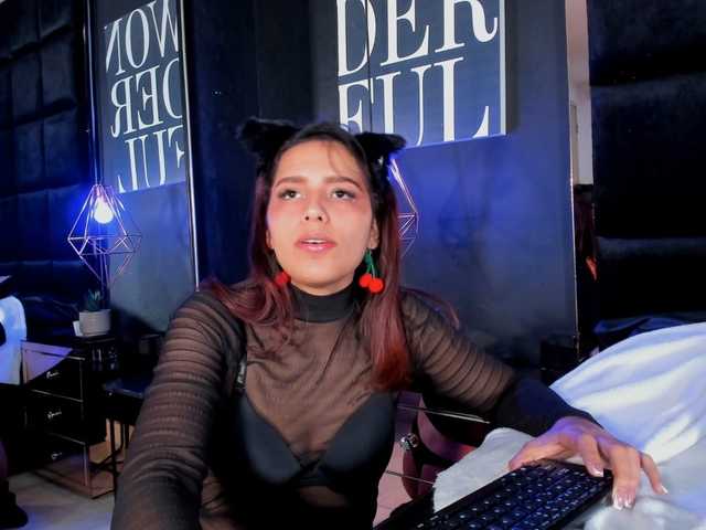 AmyScott live cam on BongaCams
