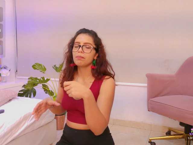 AmyScott live cam on BongaCams