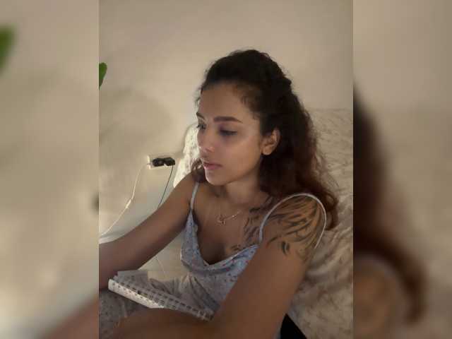 AmyScott live cam on BongaCams