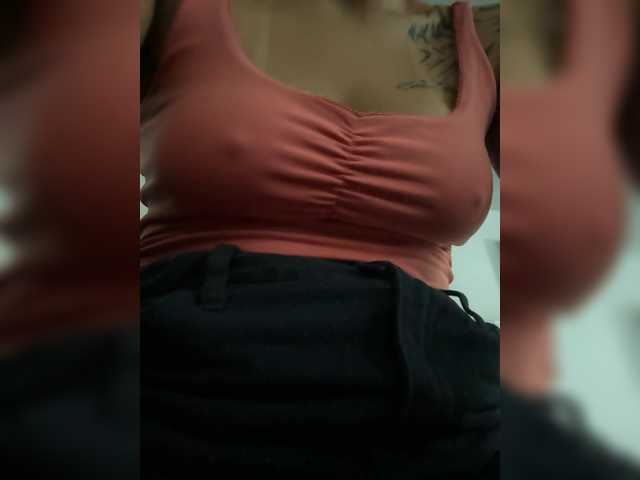AmyScott live cam on BongaCams
