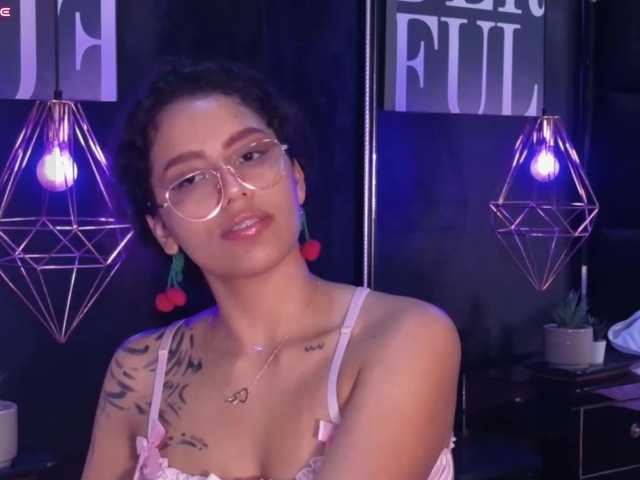 AmyScott live cam on BongaCams