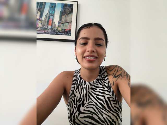 AmyScott live cam on BongaCams