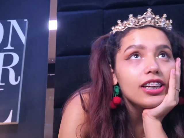 AmyScott live cam on BongaCams