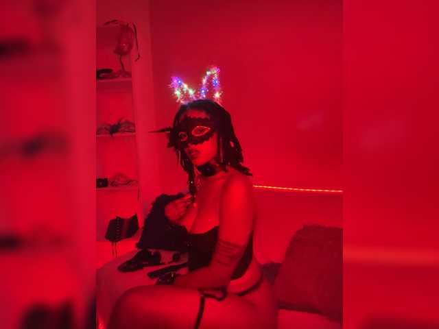 theCherrybomb live cam on BongaCams