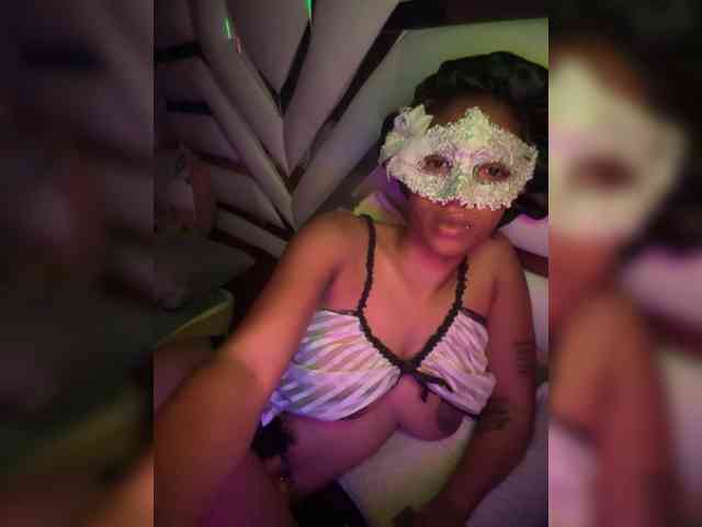 theCherrybomb webcam