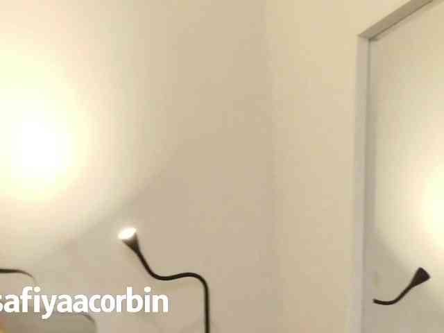Modèle: Safiyacorbin