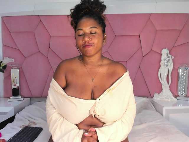 LaylaRhodes live cam on BongaCams