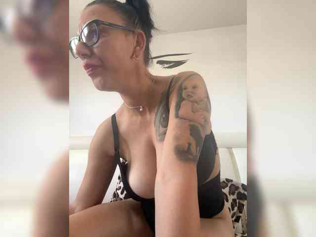 Leyla505 webcam