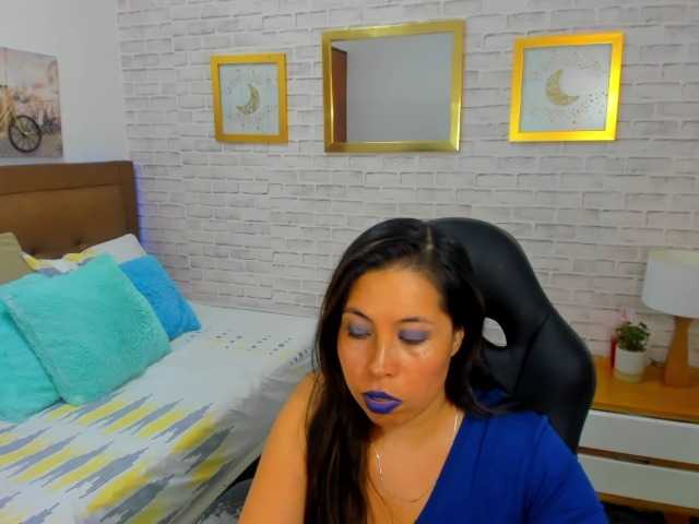 nikki-nikoll live webcam show