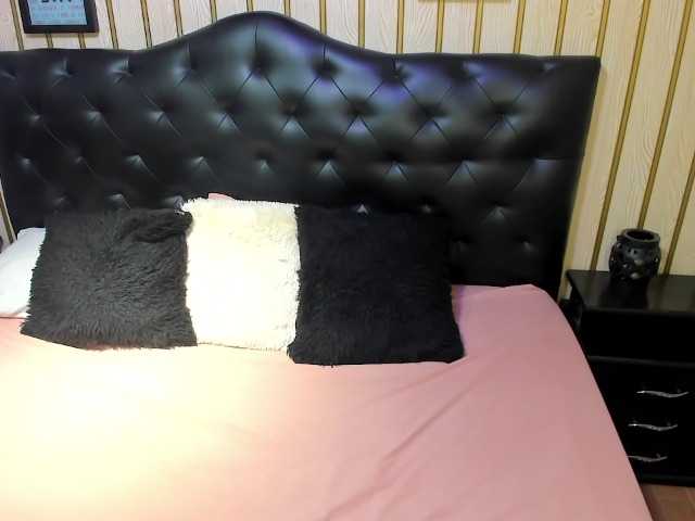 nikki-nikoll live cam on BongaCams