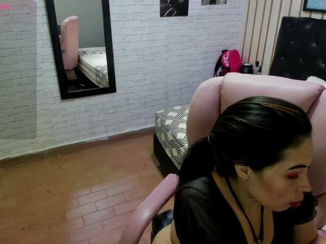 nikki-nikoll live cam on BongaCams