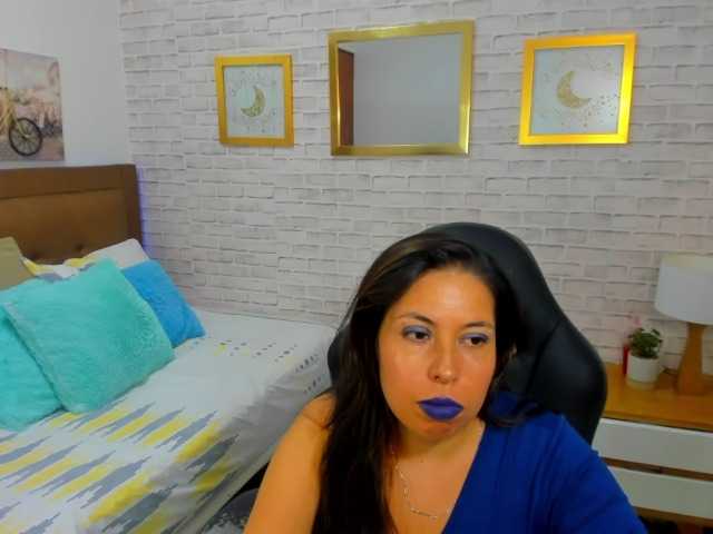 nikki-nikoll live webcam show