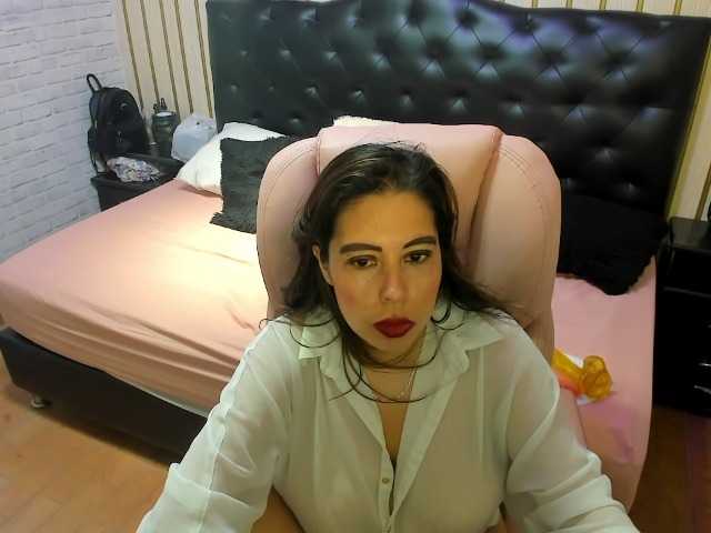 nikki-nikoll live cam on BongaCams