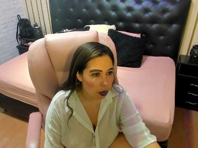 nikki-nikoll