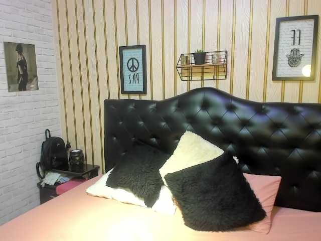 nikki-nikoll live cam on BongaCams