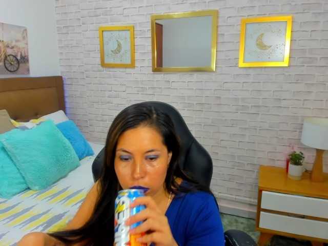 nikki-nikoll live webcam show