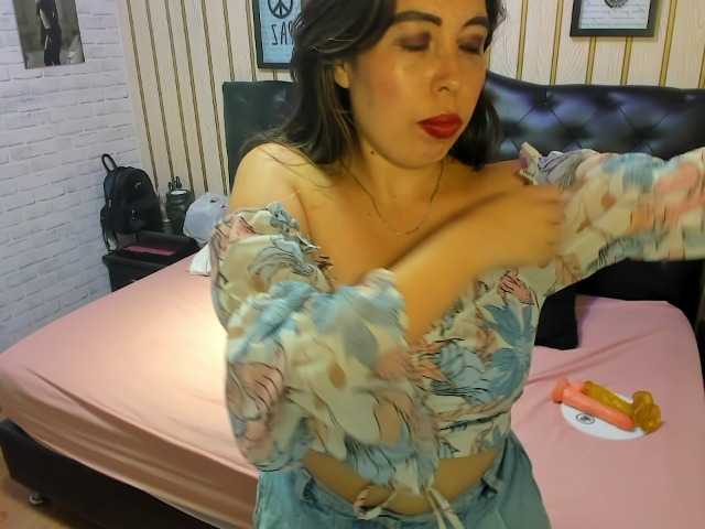 nikki-nikoll live cam on BongaCams